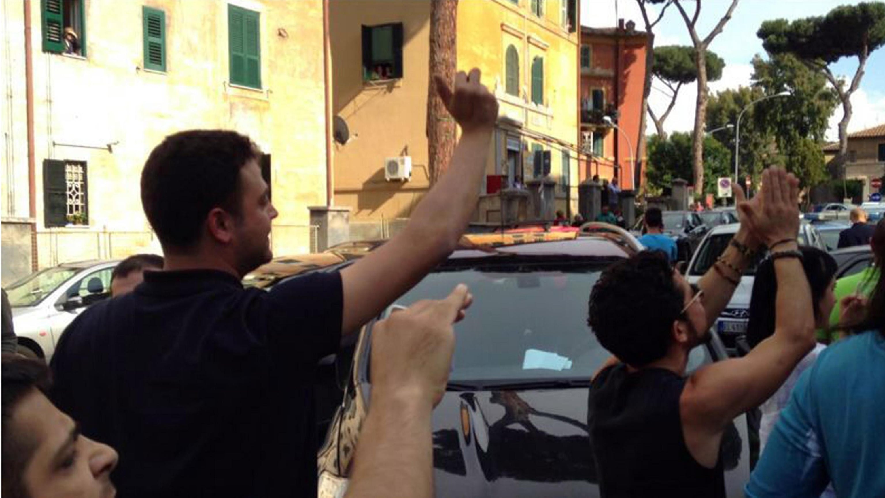 Bottigliate ad Alemanno: la libertà della sinistra