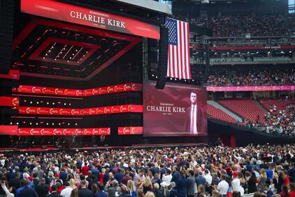 Il lungo addio a Charlie Kirk in Arizona 2