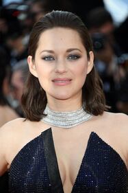 Marion Cotillard, topless optical 24