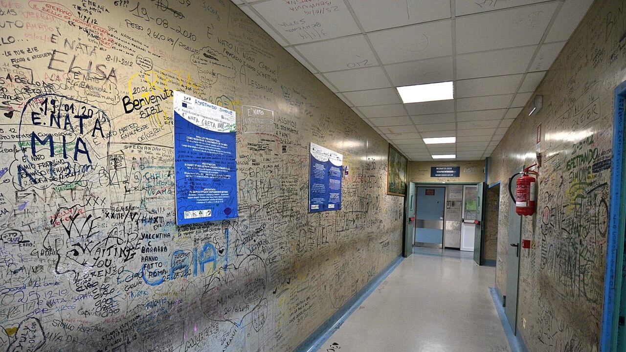 La nascita di un bebè? A Roma è un buon motivo per imbrattare gli ospedali