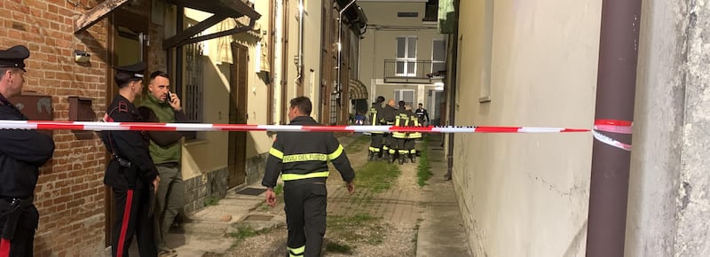 Orrore a Mirandola, coniugi decapitati in casa: fermato il figlio di lei. Dietro il massacro l’ombra dei soldi