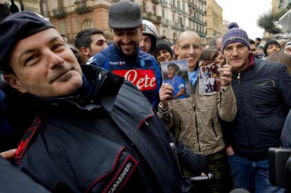 In migliaia per il ritorno di Maradona 9
