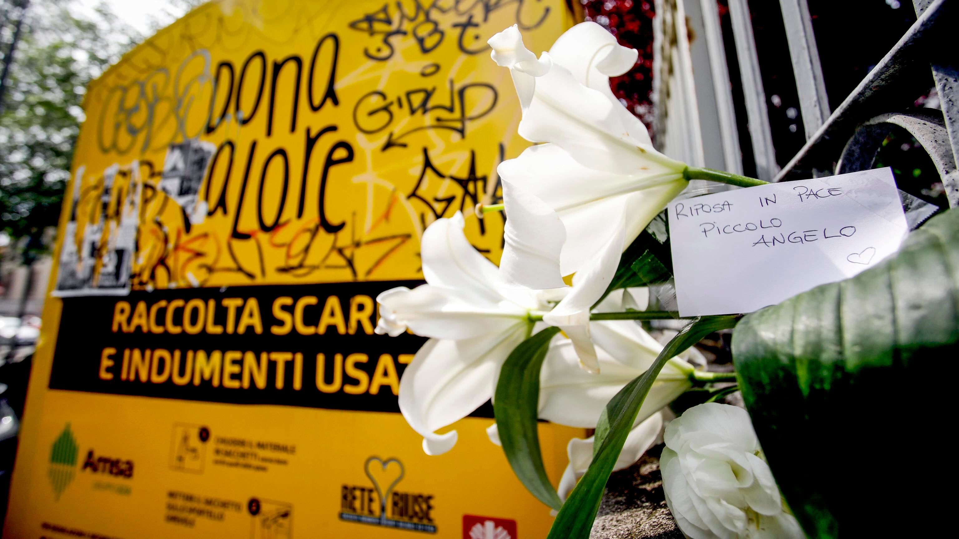 Neonata senza vita abbandonata nel cassonetto: si teme per la salute della madre
