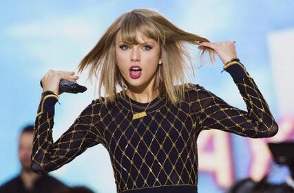Selena Gomez supera Taylor Swift, è lei la più seguita su Instagram: foto 17