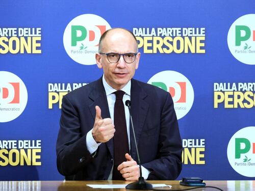 Il segretario dem lancia la patrimoniale. No dal centrodestra. Il premier la stoppa.