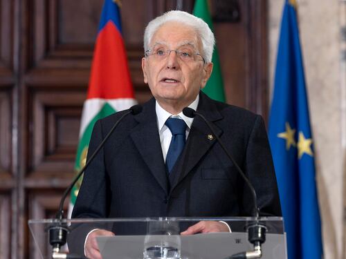 Mattarella: "Spese militari? Impopolari ma necessarie"