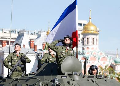 Putin alla parata col nastro degli indipendentisti 10