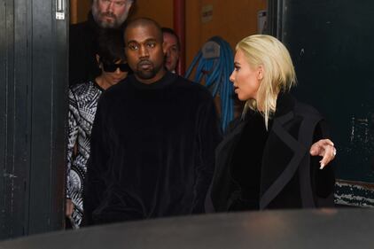 Kardashian cambia look: caschetto biondo platino 4