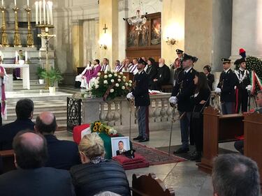Sparatoria Trieste, il cordoglio ai funerali dei due agenti uccisi 5
