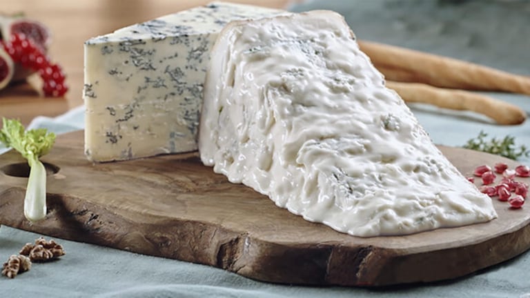 "Gli Usa ci rubano il gorgonzola"
