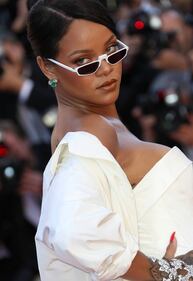 Rihanna, tatuaggi e smeraldi sul red carpet di Cannes 7