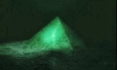 La piramide ritrovata sul fondale delle Azzorre 1