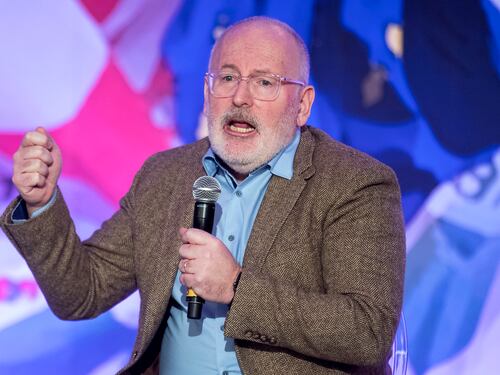 Il pressing di Timmermans all'Italia sul Mes: "Soldi utili ai medici"