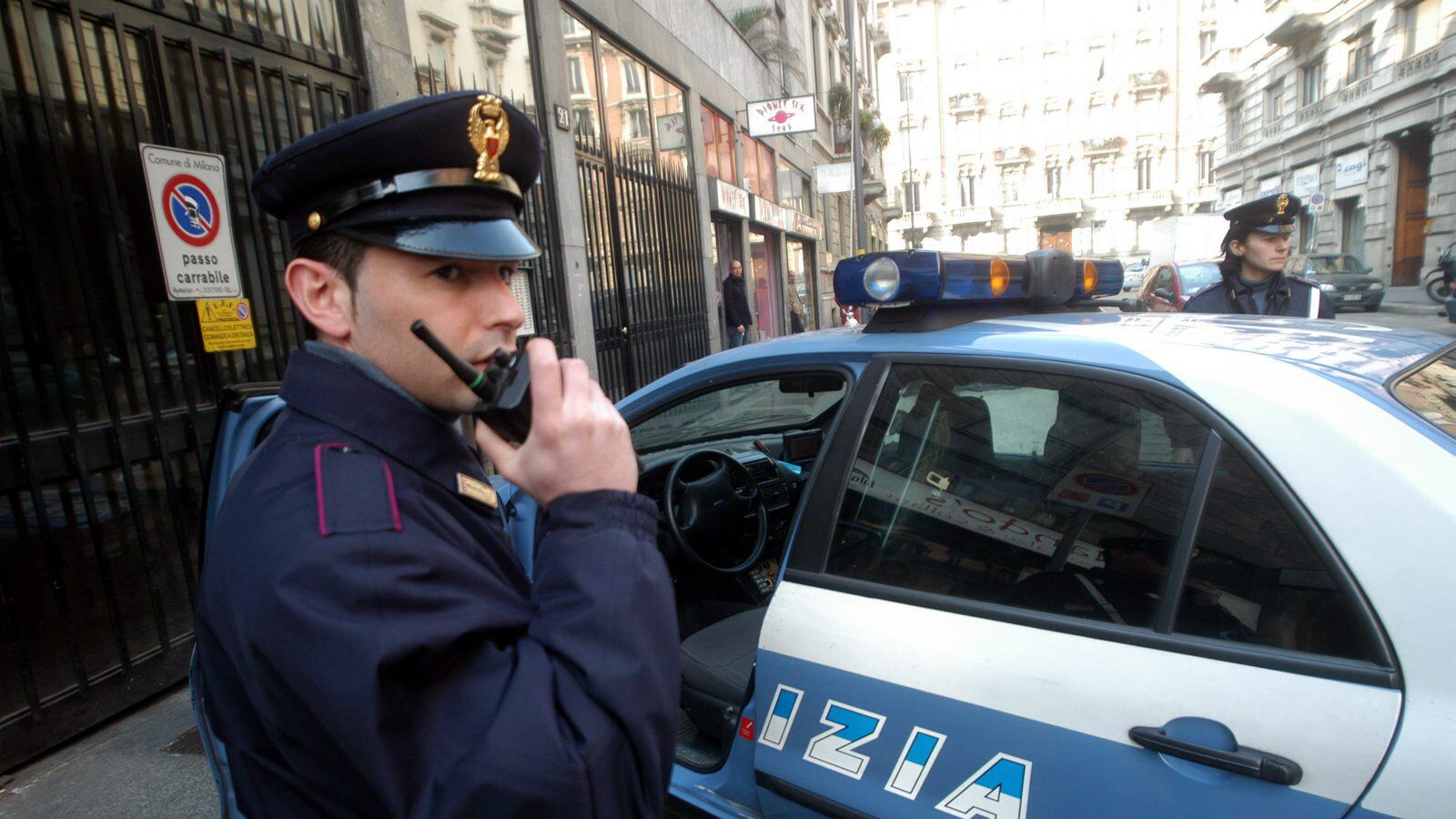 Abusa di una ragazza a Brera, arrestato