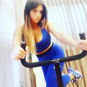 Marika Fruscio, seno mozzafiato: abito da capogiro 9
