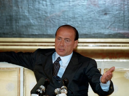 Berlusconi è davvero eterno. Lo certificano i suoi processi