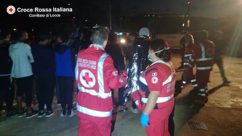 A Leuca sbarcano 50 migranti 4