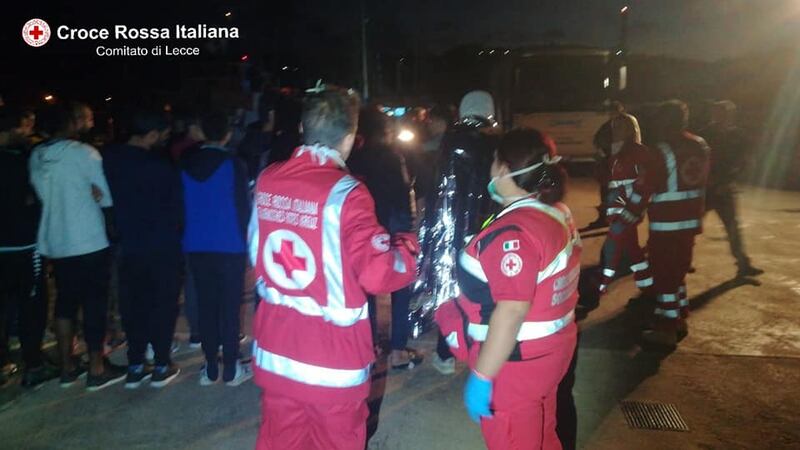A Leuca sbarcano 50 migranti 4