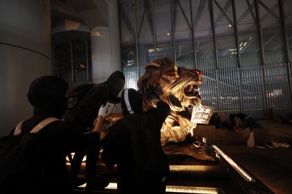 Hong Kong, scontri e violenze nella marcia di Capodanno 6