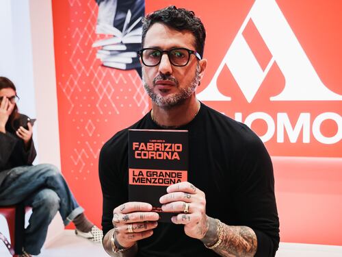 Corona: "Diffidato da Chiara Ferragni. YouTube? Fonderò un partito"