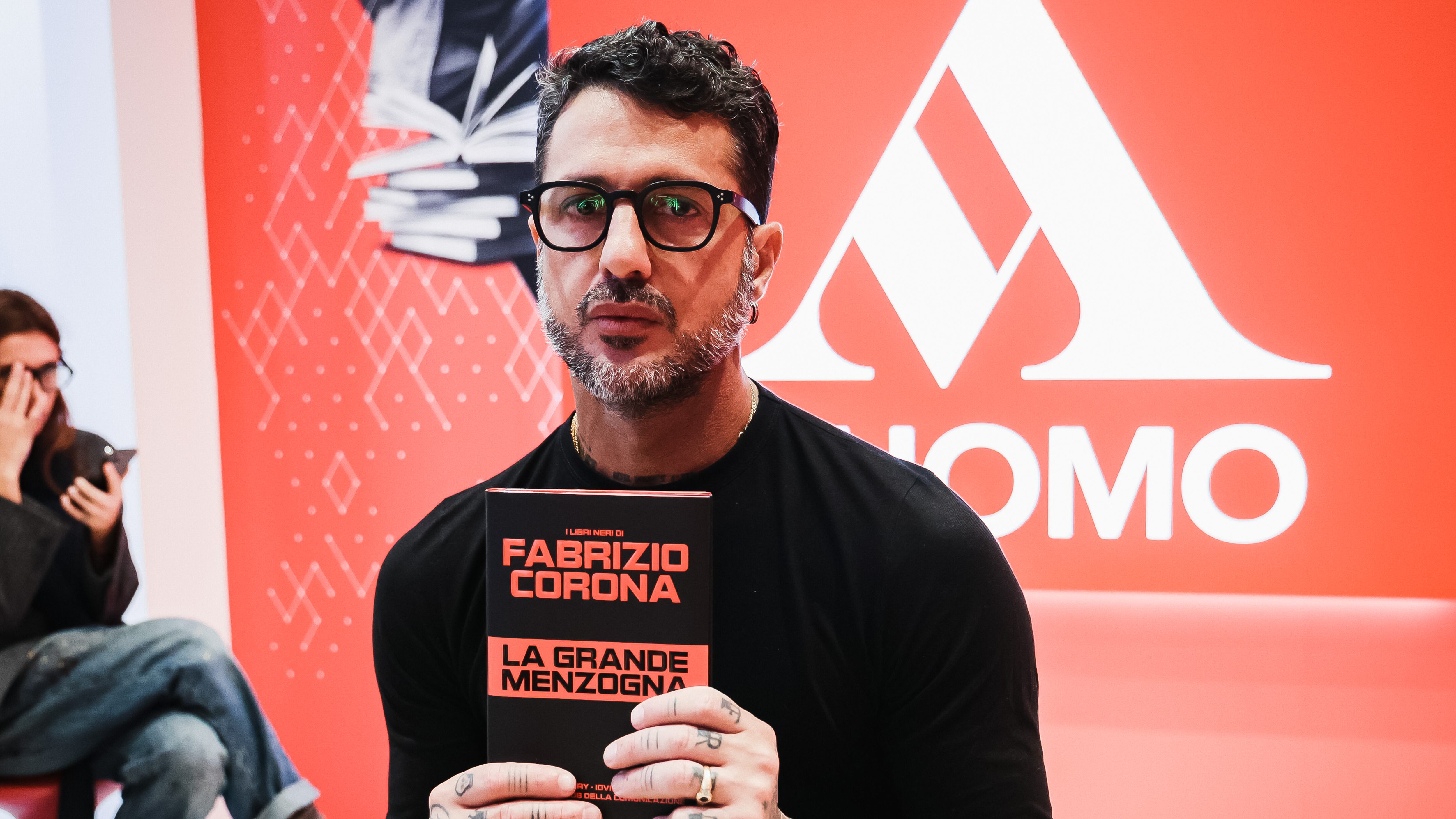 Corona: "Diffidato da Chiara Ferragni. YouTube? Fonderò un partito"