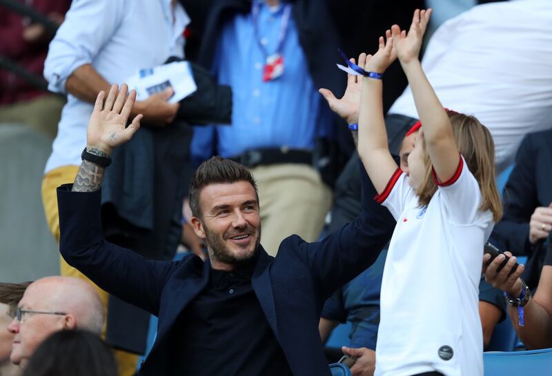 David Beckham attaccato da stampa, tv e social per aver baciato sua figlia 11