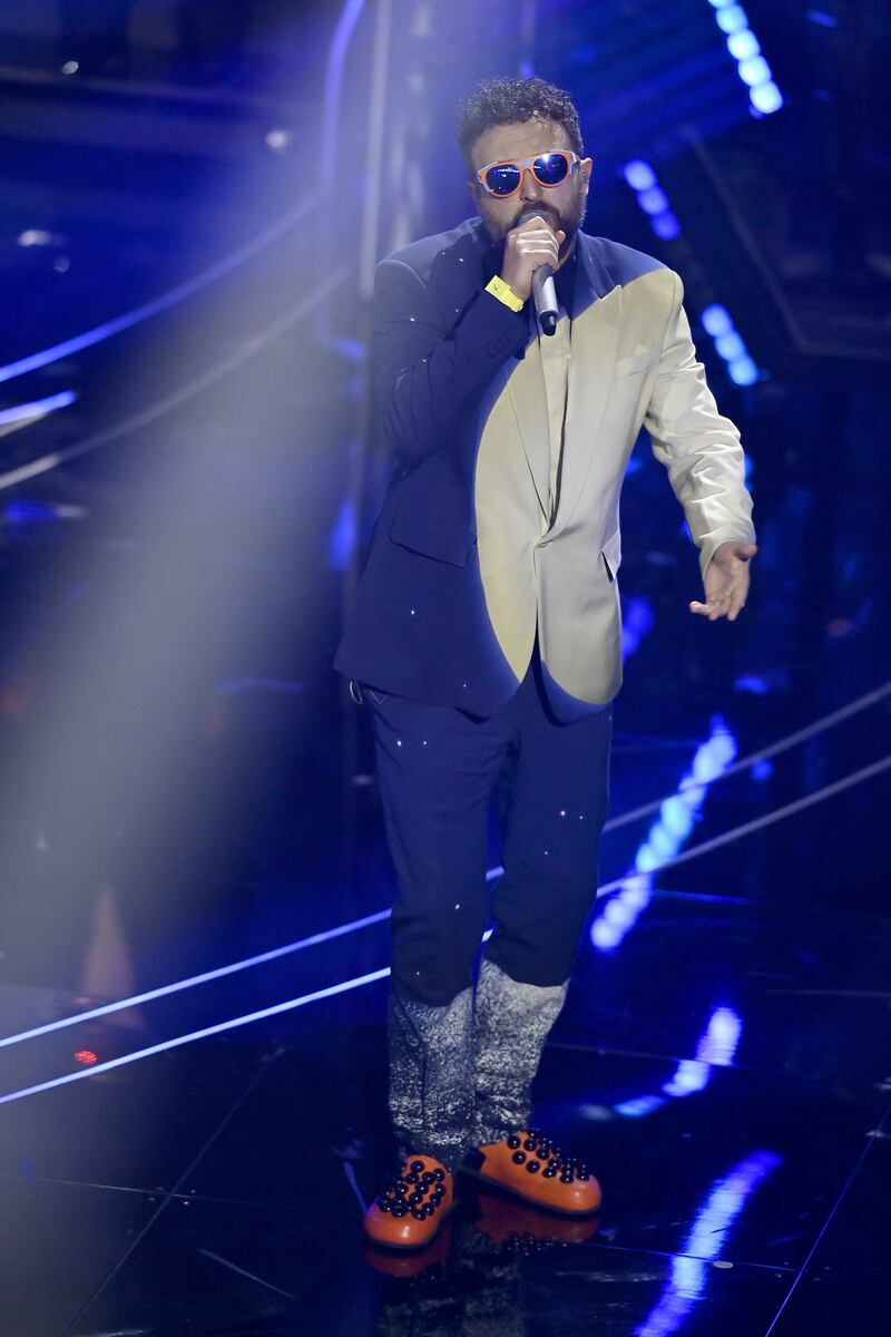 Sanremo 2024: ecco il look della seconda serata del Festival di Dargen D'Amico 7