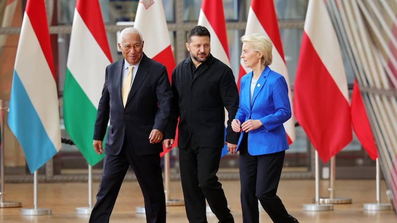 Diretta - Zelensky al Consiglio europeo: “Priorità assoluta l’energia”. Sul tavolo guerra e sanzioni