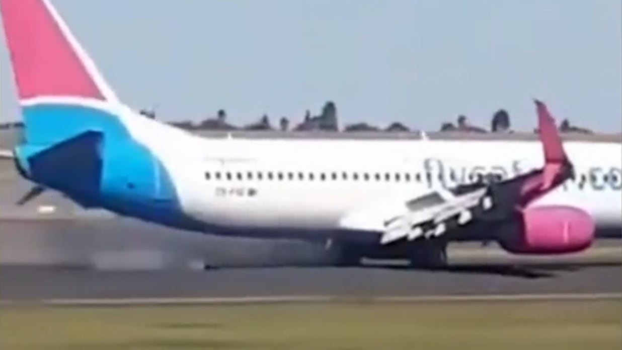 Paura sul volo della FlySafair, la ruota si stacca ed esce fumo: atterraggio d'emergenza