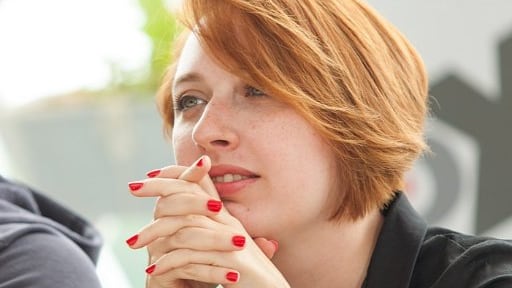 In coma indotto giornalista accoltellata in redazione a Mosca