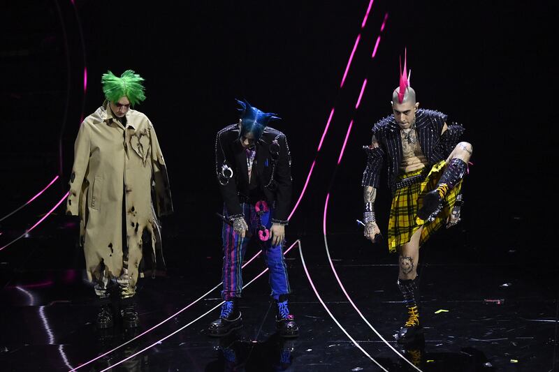Sanremo 2024: ecco il look della terza serata del Festival di La Sad  6
