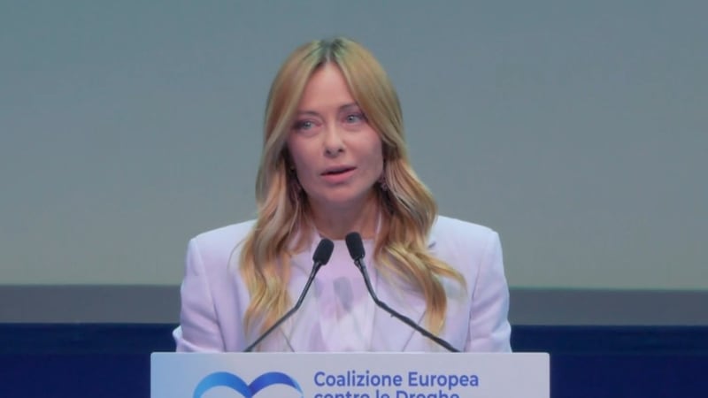 Meloni a San Patrignano: “Da irresponsabili ostinarsi a definire la cannabis droga leggera”