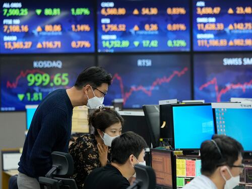 Il vero Black Friday affossa le Borse. L'Europa perde fino a 390 miliardi. E crolla il petrolio