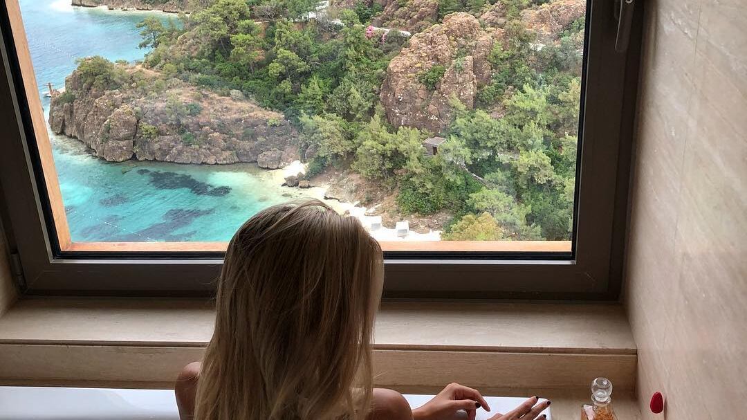 Lady Pellè da urlo su Instagram. I suoi follower: "Non puoi farci questo"