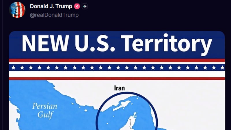 Nave colpita da un proiettile a Hormuz: ferito membro dell’equipaggio. Trump posta un’immagine dello Stretto su Truth: “Nuovo territorio Usa”