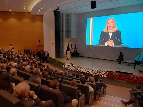 Meloni: "Ragazzi, non seguite falsi profeti"