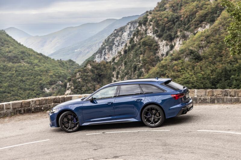Audi RS6 Performance 2023: guarda la gallery del primo contatto 11