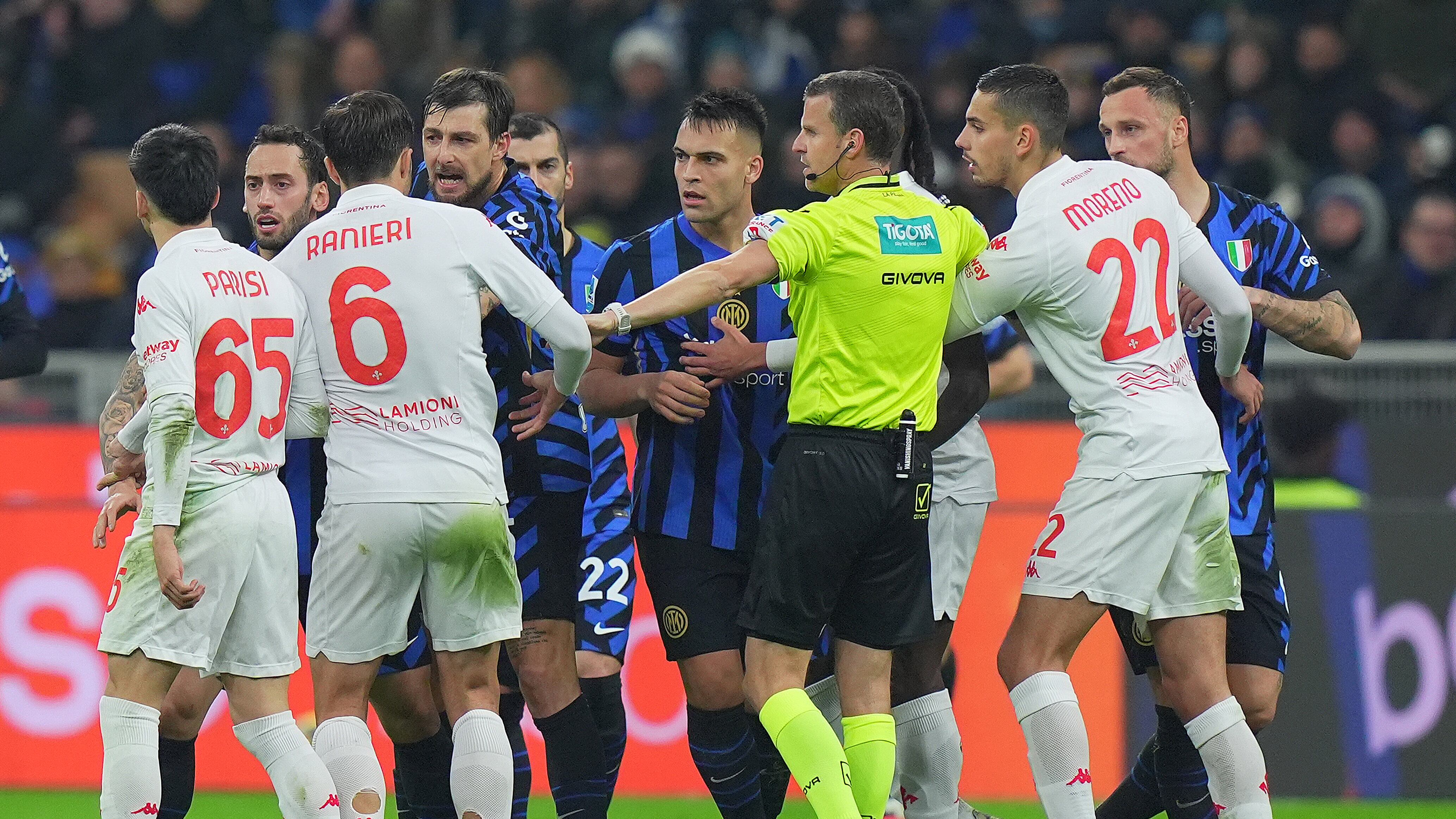 "Rigore inesistente", "Mi arrabbio". Bufera dopo Inter-Fiorentina: cosa è successo