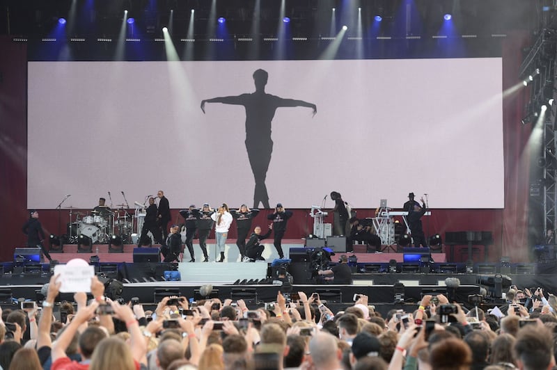 Ariana Grande solidale per Manchester 5