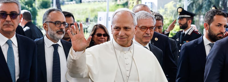 Papa Leone XIV arrivato al Policlinico Gemelli, sarà operato nel pomeriggio