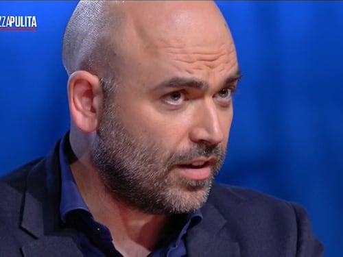 "Negazionisti". Saviano attacca il governo persino sull'alluvione