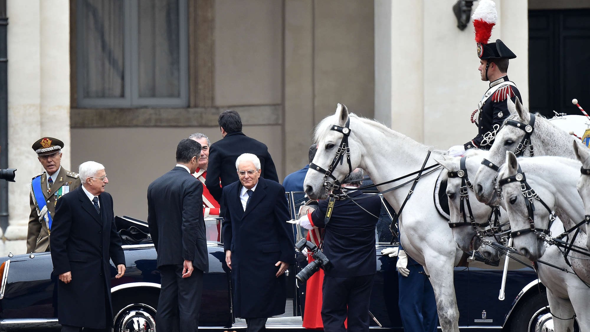 Mattarella giura da Presidente "Sarò un arbitro imparziale"