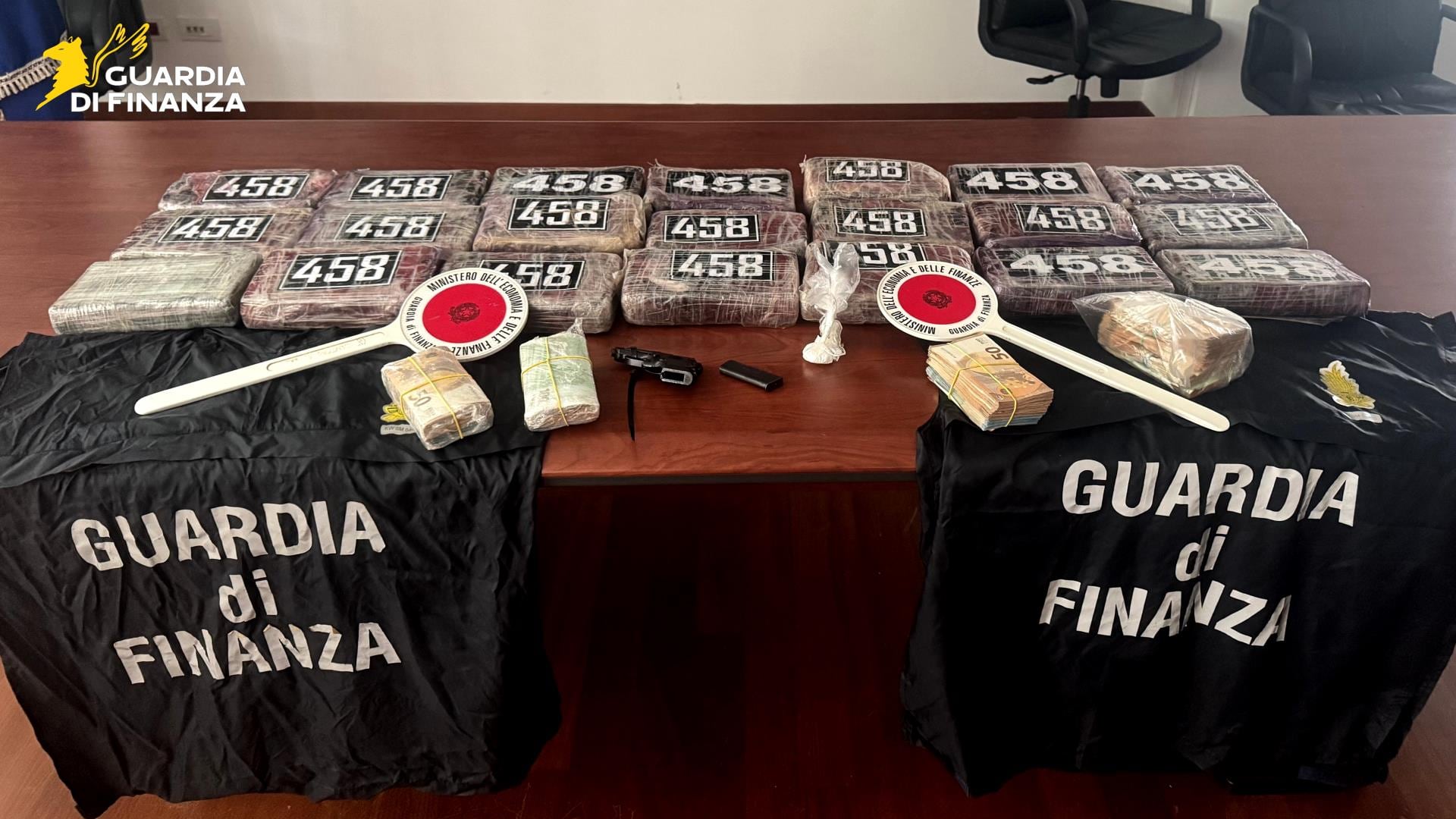 Beccato con 25 chili cocaina. Ma il gip non lo manda in carcere: ecco perché