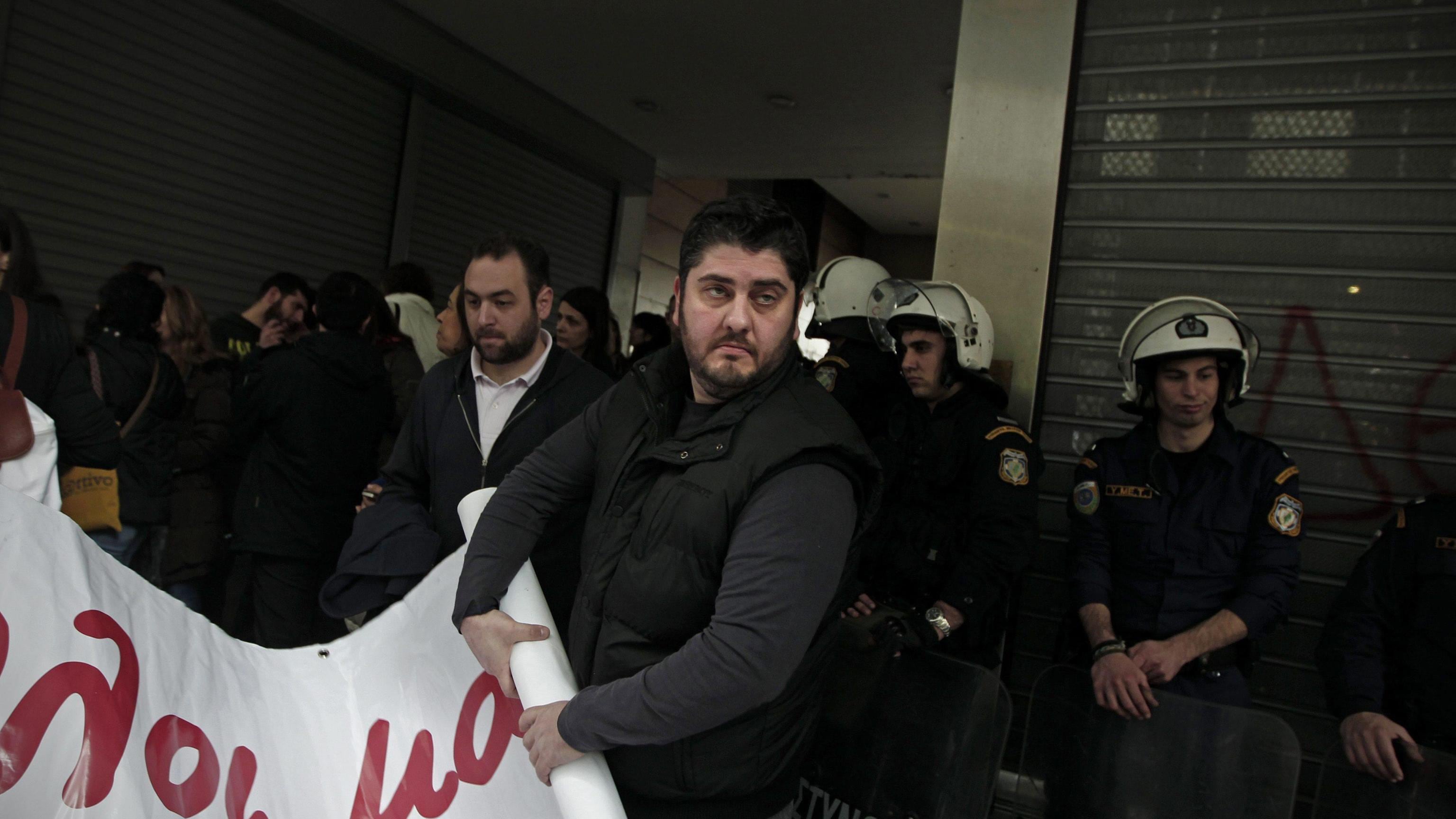 A Cipro il giorno dell'ira: "Meglio i russi dell'Ue che ci lascia in mutande"