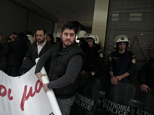 Cipro, tafferugli davanti al Parlamento