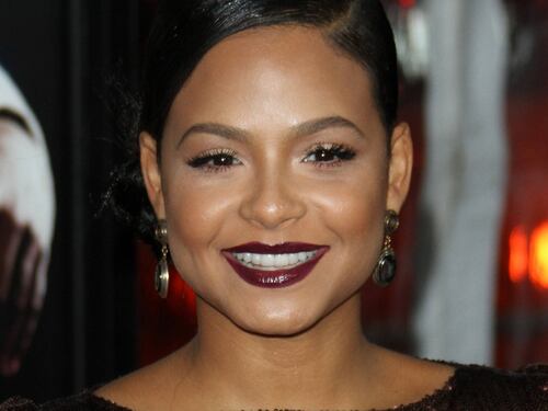 Christina Milian sul red carpet sfoggia un look provocante
