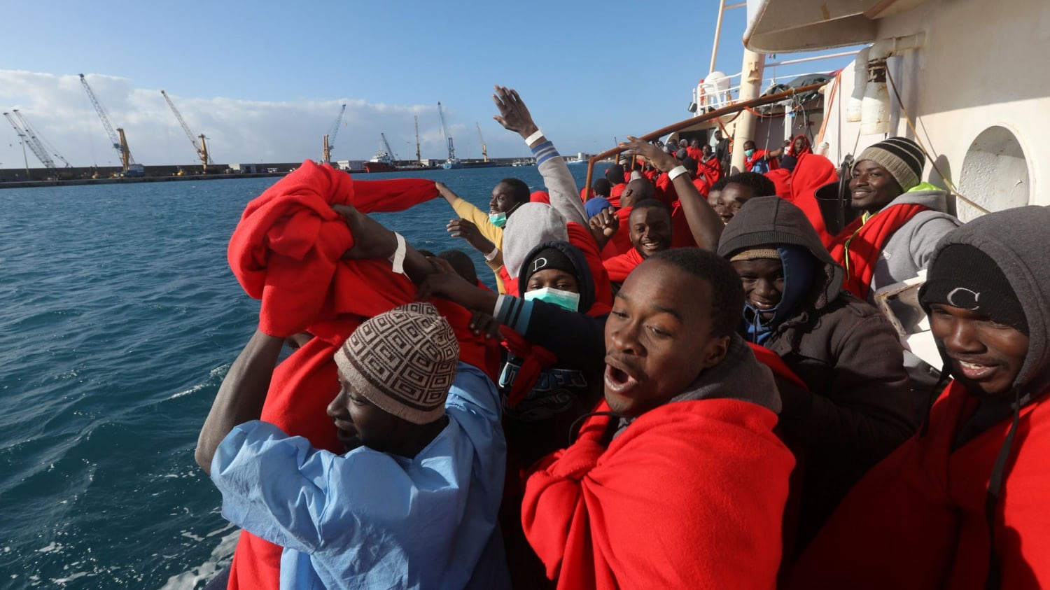"Quella chiamata dello scafista. Poi il telefono gettato in mare"
