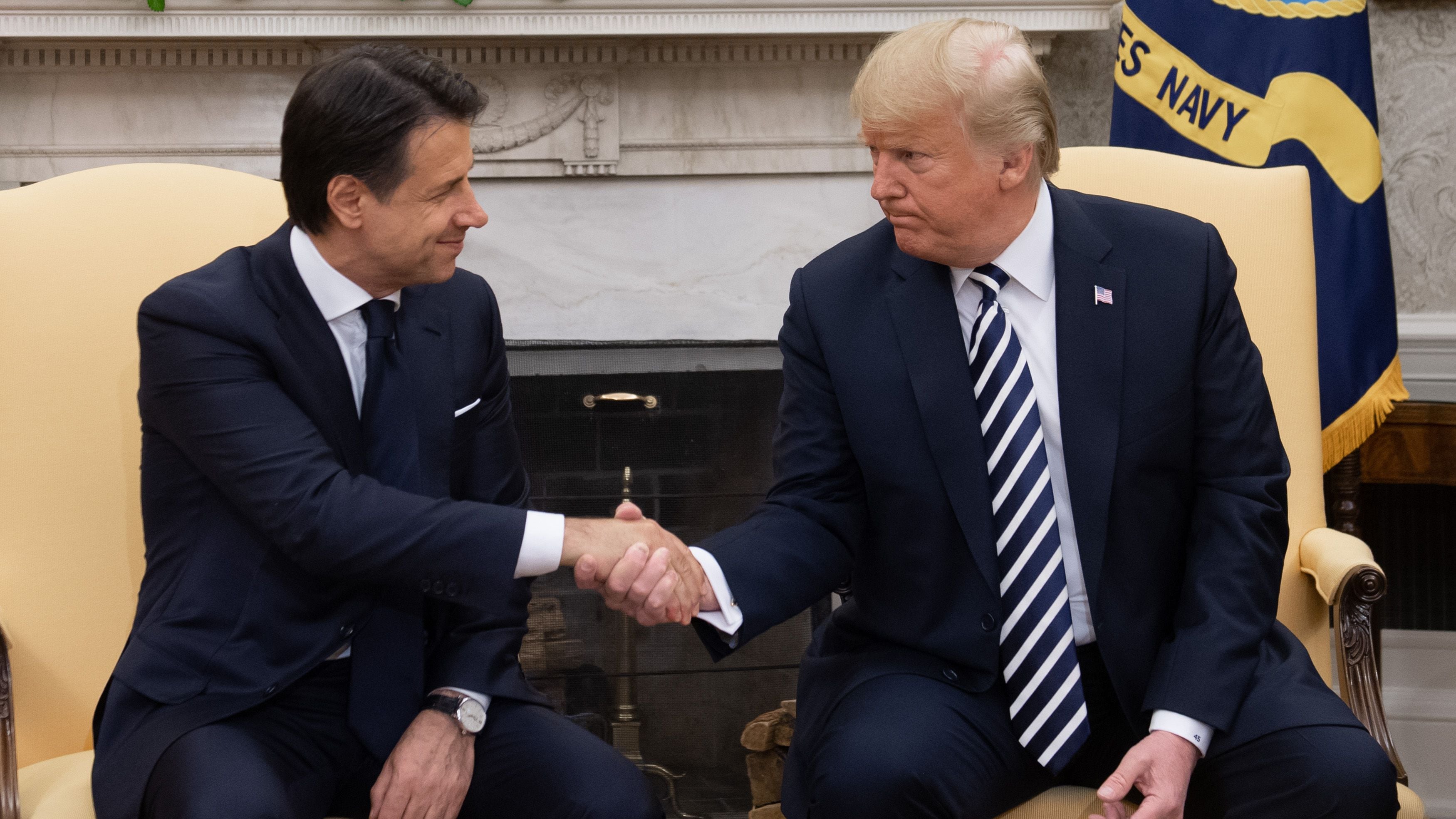 Il patto segreto che mette Conte in mano a Trump