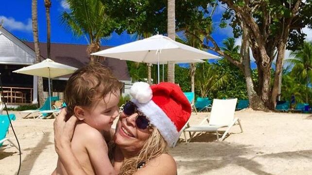 Il web critica la Venier e lei diventa una furia: "Anche a Natale devi rompermi le p..."