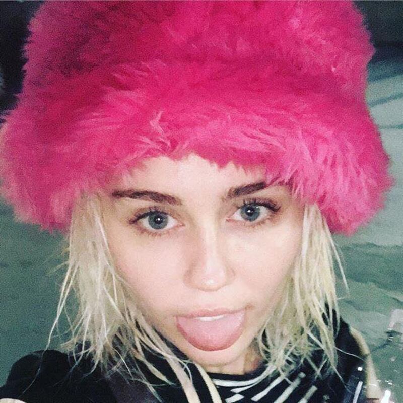 Miley Cyrus, twerking e linguacce sui social: foto 10